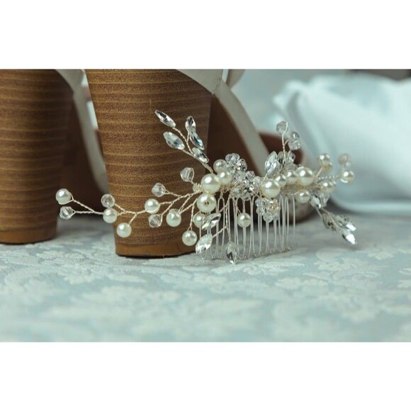 Bridal Hair Accessories – Elegant & Versatile Pieces for Your Wedding Day Look - Picture 1 of 3